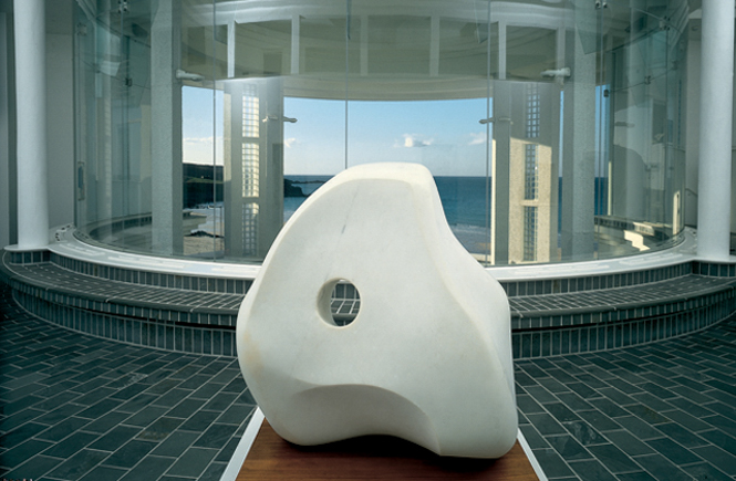 A sculpture on the balcony in front of the entrance to the Tate St Ives
