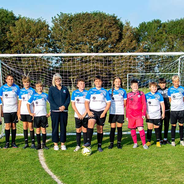 Aspects Holidays proudly sponsors St Ives FC under 13s