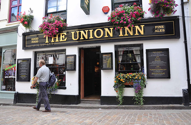 The traditional exterior of The Union Inn in St Ives