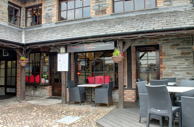 The cobbled courtyard at Warne's Bar and Restaurant in Wadebridge
