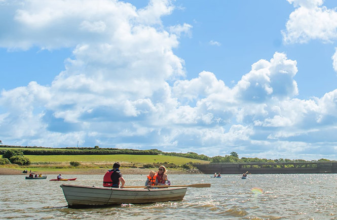 People rowing on the peaceful waters at Tamar Lakes Country Park