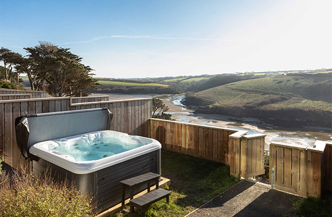 8 Woodlands holiday home hot tub Newquay Cornwall