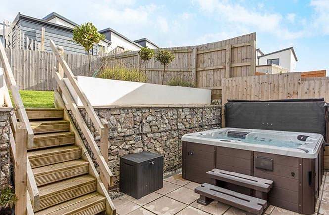 18 Sea View Crescent holiday cottage with hot tub 