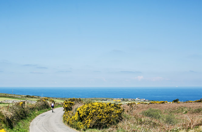 Cycling along the roads around St Ives 