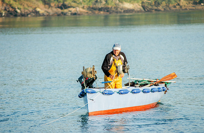 Hand-dredging-oysters