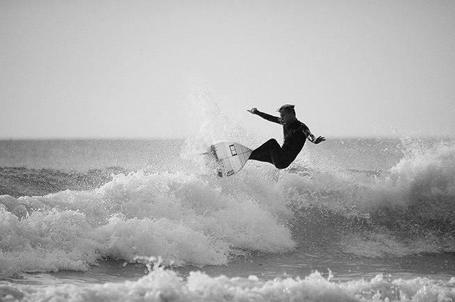 Porthtowan-blog-surfer---air