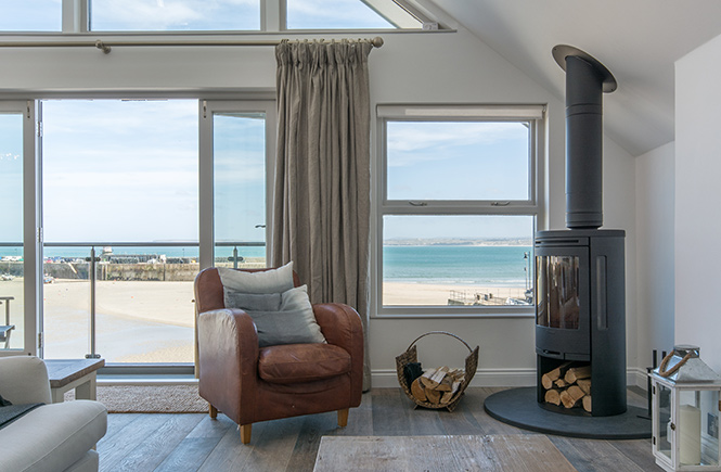 Harbourfront apartment in St Ives