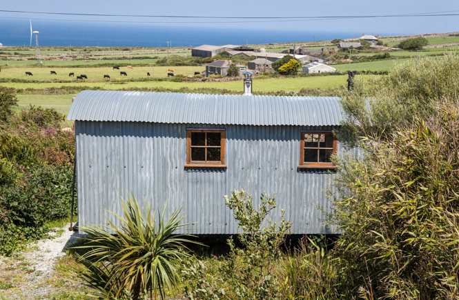 Quirky shepherd's hut in Cornish countryside