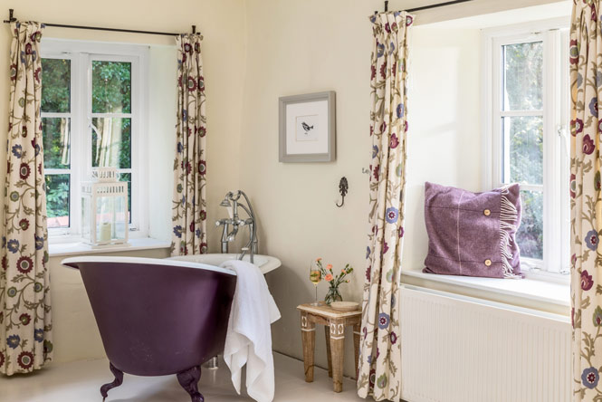 Luxury bath in a cosy rural cottage near Bude.