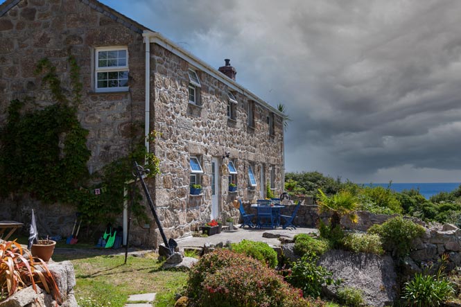 Cosy cottage in a quaint idyllic cove in Cornwall