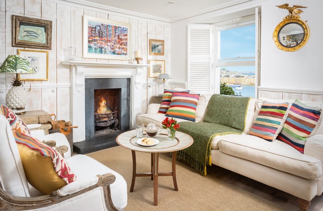 Stylish property with a beautiful sea view in Mousehole
