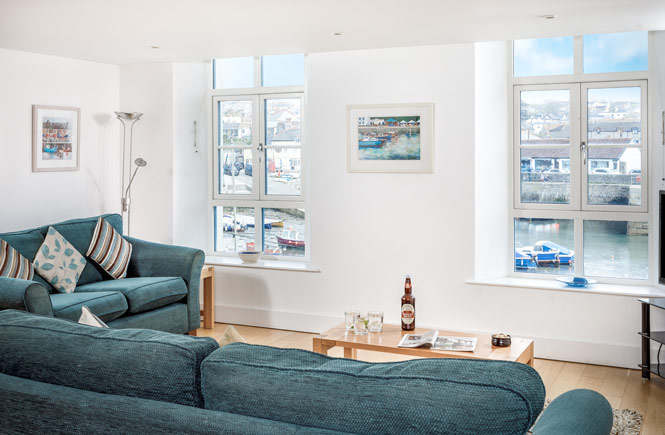 Apartment in Porthleven with harbourside views