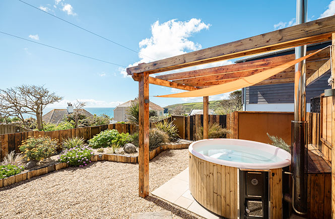 Hot tub at Sydney House, Praa Sands