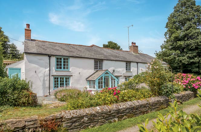Idyllic Cornish cottage on the creekside in Cornwall