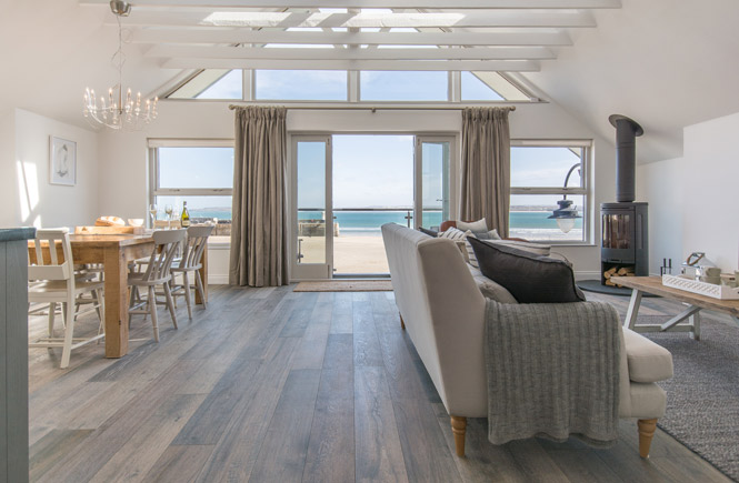 Harbour front apartment in St Ives