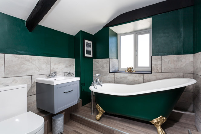 Luxury slipper bath in cottage in Cornwall.